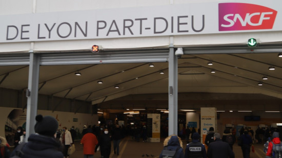 Lyon : des "cabanes à histoires" installées à la gare de la Part Dieu en partenariat avec le musée des Confluence Lyon : des "cabanes à histoires" installées à la gare de la Part Dieu en partenariat avec le musée des Confluence