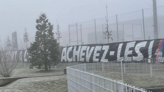 Derby : "ils sont à l’agonie… achevez-les", les lyonnais lancent les hostilités avec une banderole 