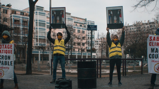 Pour Alternatiba, Emmanuel Macron est "souillé par son bilan climatique à Lyon"