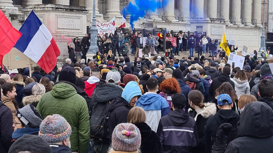 Lyon : sans autorisation pour défiler depuis Bellecour, les anti-pass vaccinal veulent saisir la justice