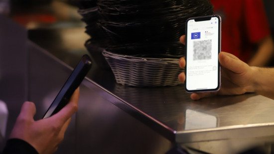 Lyon : privés de place Bellecour, les anti-pass sanitaire manifestent place Lyautey Lyon : privés de place Bellecour, les anti-pass sanitaire manifestent place Lyautey