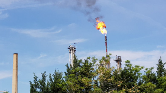 Opération de maintenance à la raffinerie de Feyzin : la torche utilisée ce mardi Opération de maintenance à la raffinerie de Feyzin : la torche utilisée ce mardi