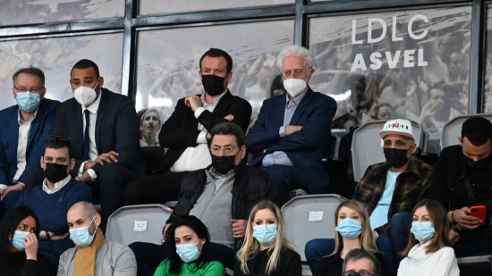 Villeurbanne : le maire Cédric Van Styvendael accueille Lionel Jospin et l’emmène voir l’ASVEL