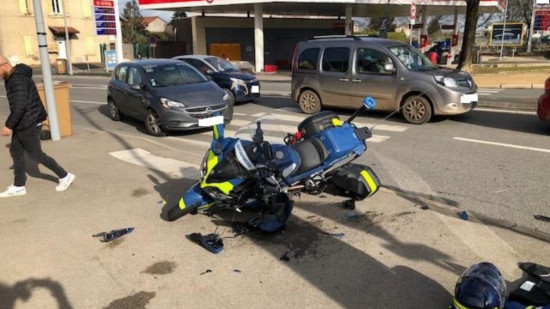 Près de Lyon : une automobiliste renverse un gendarme et prend la fuite Près de Lyon : une automobiliste renverse un gendarme et prend la fuite