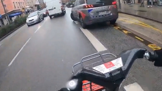 Lyon : la police remporte le concours des véhicules "garés comme une merde" de la Ville à Vélo Lyon : la police remporte le concours des véhicules "garés comme une merde" de la Ville à Vélo