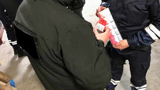 2,5 tonnes de cigarettes contrefaites saisies près de Lyon, 11 personnes interpellées