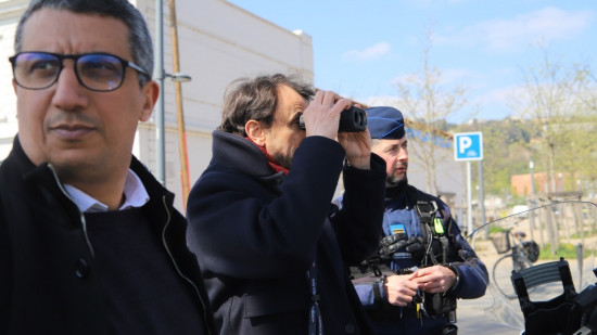 Lyon à 30 km/h : "pour l'instant nous distribuons des flyers, dans un mois ce seront des amendes" Lyon à 30 km/h : "pour l'instant nous distribuons des flyers, dans un mois ce seront des amendes"
