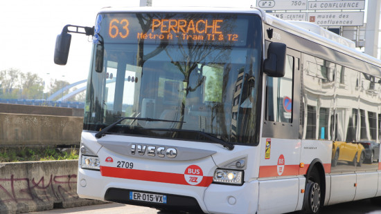 Deux frères interpellés après l'agression d'un chauffeur de bus près de Lyon