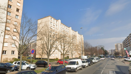 Près de Lyon : un policier en civil roué de coups pour avoir sermonné des jeunes Près de Lyon : un policier en civil roué de coups pour avoir sermonné des jeunes