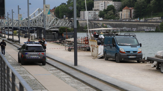 Lyon : un cadavre repêché dans la Saône à la Confluence Lyon : un cadavre repêché dans la Saône à la Confluence