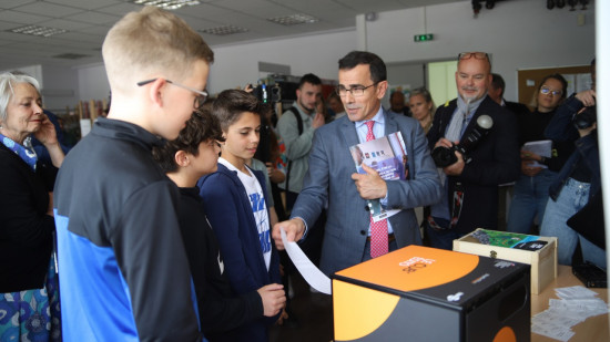 Lyon : une boîte à histoires courtes pour inciter les collégiens à la lecture