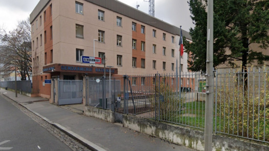 Lyon : le siège de la gendarmerie visé par des tirs de mortiers d'artifice Lyon : le siège de la gendarmerie visé par des tirs de mortiers d'artifice