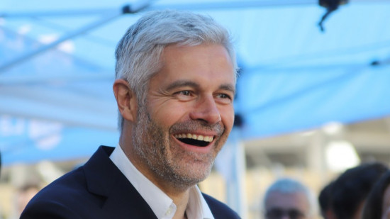Laurent Wauquiez annonce un plan de solidarité pour les festivals en pleine polémique sur la coupe des subventions à la culture