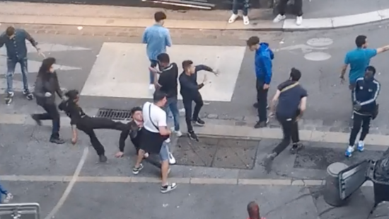 Lyon : un homme pass&eacute; &agrave; tabac &agrave; deux pas de l'H&ocirc;tel de Ville (VIDEO)