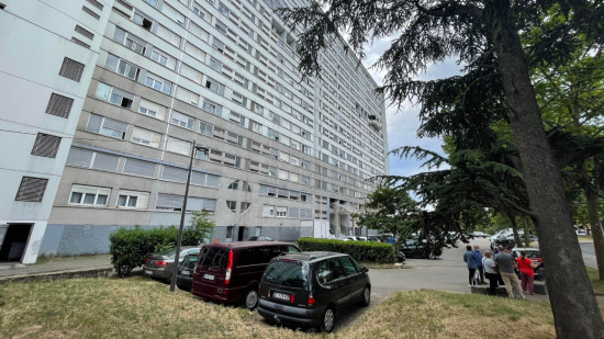 Fusillade mortelle à la Duchère : Grégory Doucet sur place et pris à partie par les habitants