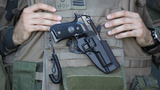 Rassemblement devant la CCI contre l’industrie de l’armement en Auvergne Rhône-Alpes