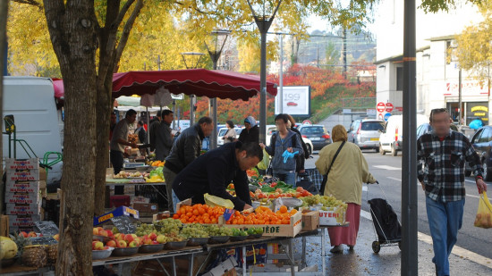 Villeurbanne : une voiture percute un march&eacute;, le pronostic vital d'une commer&ccedil;ante engag&eacute;