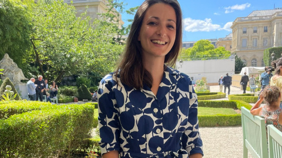 Pour sa première à l'Assemblée nationale, la robe forte en symbole de la députée EELV de Lyon Marie-Charlotte Garin