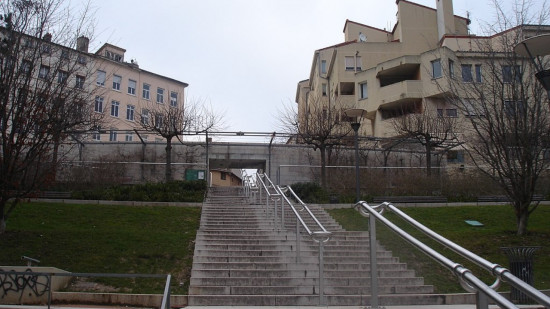Lyon : en urgence absolue après avoir été poignardé sur les pentes de la Croix-Rousse