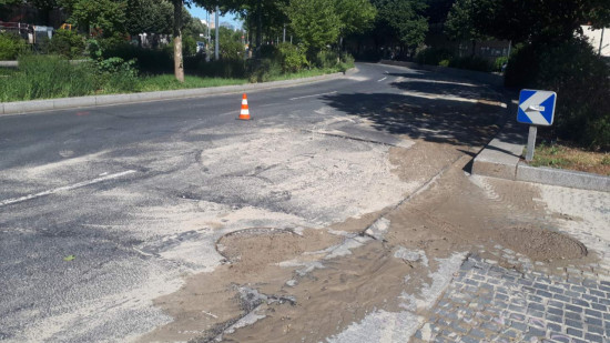 Lyon : une inondation avenue Tony-Garnier, la pagaille à quelques heures d'un concert Lyon : une inondation avenue Tony-Garnier, la pagaille à quelques heures d'un concert