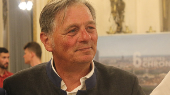 Le député Cyrille Isaac-Sibille milite pour le retour du masque dans les TCL à Lyon Le député Cyrille Isaac-Sibille milite pour le retour du masque dans les TCL à Lyon