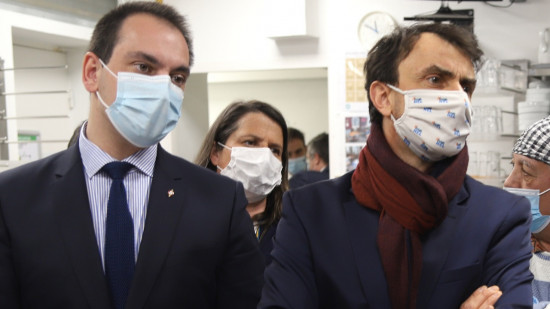 Pierre Oliver propose au maire de Lyon de faire payer à la NUPES le nettoyage des affiches de Jean-Luc Mélenchon Pierre Oliver propose au maire de Lyon de faire payer à la NUPES le nettoyage des affiches de Jean-Luc Mélenchon