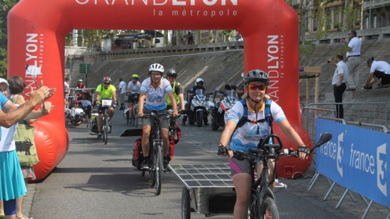 Le Sun Trip en vélo solaire boucle son tour des Alpes à Lyon