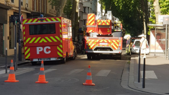Lyon : un feu se déclare dans le 3e, un commerce détruit Lyon : un feu se déclare dans le 3e, un commerce détruit
