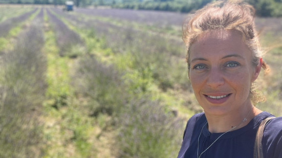 Elle fait la promotion de la lavande rhodanienne : Blandine Brocard (députée MoDem) attaquée par des écologistes Elle fait la promotion de la lavande rhodanienne : Blandine Brocard (députée MoDem) attaquée par des écologistes