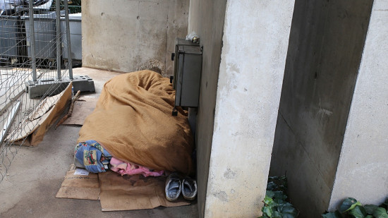 Près de Lyon : une SDF de 24 ans décède en pleine rue, la chaleur en cause ?