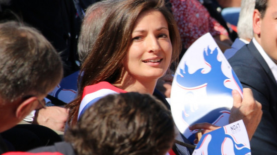 Manifestation pour demander la démission de Caroline Cayeux : Marie-Charlotte Garin (EELV) dénonce "l’homophobie du gouvernement"