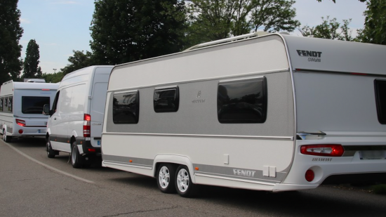 Montmerle-sur-Saône : 100 caravanes squattent  un terrain vague