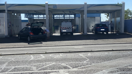 Sécheresse à Lyon : que risquent les personnes qui continuent à laver leur voiture ?