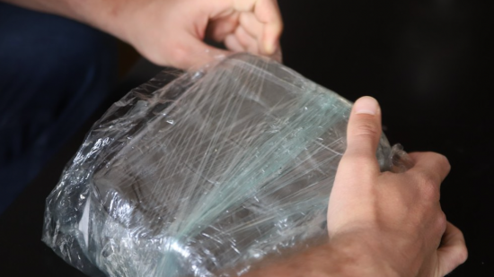 Près de Lyon : de la drogue a été catapultée en prison par trois hommes