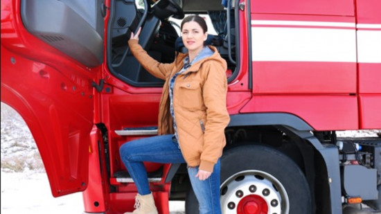 Lyon : devenez conductrice de poids-lourd ! Lyon : devenez conductrice de poids-lourd !