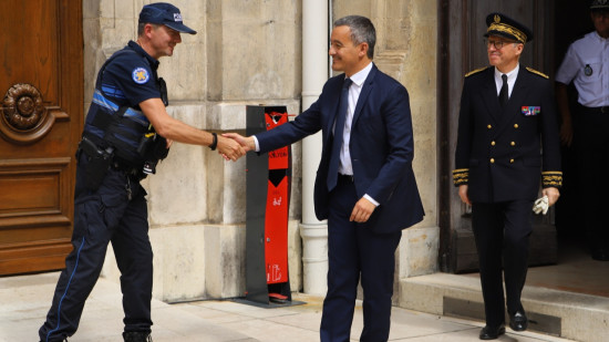 "Aimez les policiers !" : acte II, Gérald Darmanin demande à Grégory Doucet "moins d'idéologie et plus d'amour"
