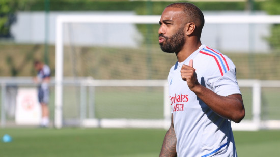 Après OL-Toulouse, Alexandre Lacazette critique Peter Bosz, le coach nie une "fracture" avec le vestiaire