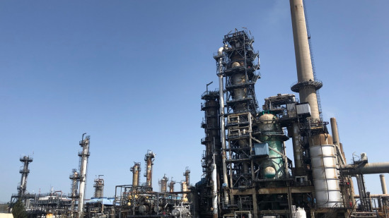 Près de Lyon : une manifestation devant l’usine de Feyzin, la grève des travailleurs du pétrole continue