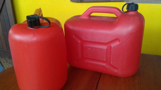Rhône : remplir des jerrycans d'essence, c'est désormais interdit