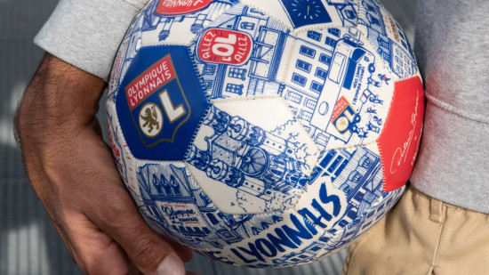 Un ballon 100% recyclable et d'origine végétale à l'effigie de l'OL Un ballon 100% recyclable et d'origine végétale à l'effigie de l'OL