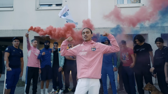 Avec le clip de Grand Lyon, le rappeur Draviss propose un tour des banlieues de l’agglomération en vidéo