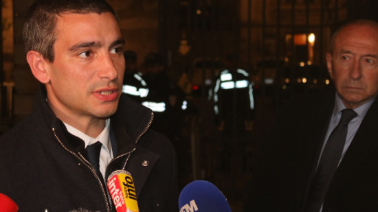 Une seule vignette de stationnement autorisée par foyer ? Yann Cucherat dénonce "une traque de l'automobiliste" à Lyon Une seule vignette de stationnement autorisée par foyer ? Yann Cucherat dénonce "une traque de l'automobiliste" à Lyon