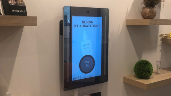 Lyon : des soins cosmétiques sur-mesure grâce à... un selfie ! Lyon : des soins cosmétiques sur-mesure grâce à... un selfie !