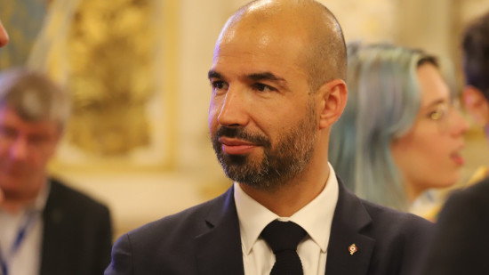 Enfant autiste exclu de la cantine à Lyon : le maire d'Ecully évoque la "faillite morale" des écologistes Enfant autiste exclu de la cantine à Lyon : le maire d'Ecully évoque la "faillite morale" des écologistes