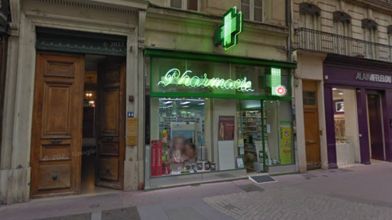 Lyon : une pharmacienne bientôt convoquée pour un message complotiste sur le Covid-19 Lyon : une pharmacienne bientôt convoquée pour un message complotiste sur le Covid-19