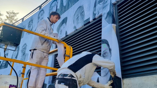L’artiste JR fait étape sur la place Bellecour ce mercredi