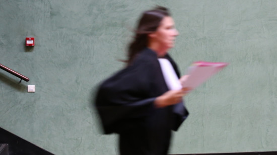 Le Barreau de Lyon vote contre le port du voile avec la robe d'avocat