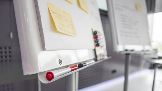 Enseignante tuée par un élève à Saint-Jean-de-Luz : une minute de silence ce jeudi dans les établissements scolaires de Lyon et du Rhône