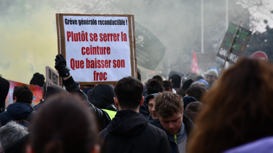 Lyon : malgré la pluie, entre 7000 et 18 000 manifestants contre la réforme des retraites Lyon : malgré la pluie, entre 7000 et 18 000 manifestants contre la réforme des retraites