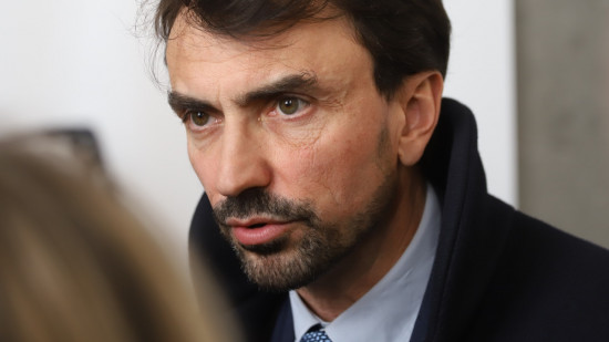 Hôtel de Ville attaqué : Grégory Doucet "affecté par les dégradations" commises à Lyon